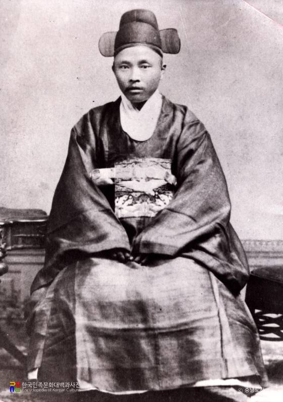 관복을 입은 청년 시절의 이상재 선생. [사진 한국민족문화대백과사전]