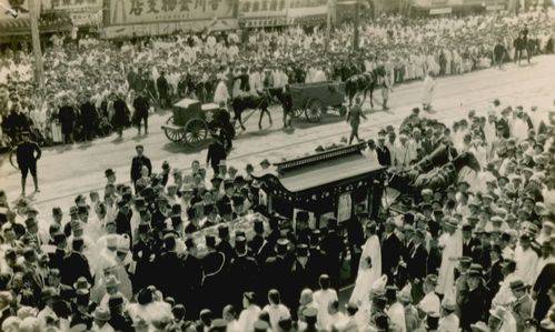 월남 이상재 선생의 운구를 따르는 시민들의 모습. 선생의 장례는 국내 최초의 사회장으로 치러졌다. [사진 독립기념관]