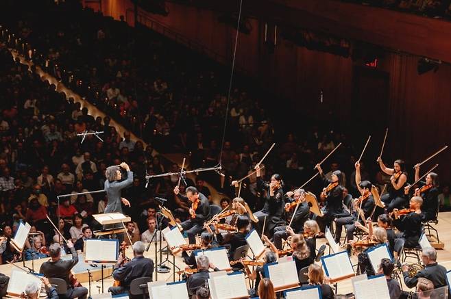 링컨 센터 페스티벌 오케스트라(Festival Orchestra of Lincoln Center) 공연 모습 / 사진. Lawrence Sumulong, © Lincoln Center