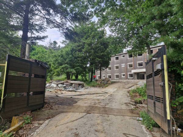 지난해 ‘제5군수지원여단’이 철수한 후 토양오염정화작업을 진행 중인 의정부시 금오동 산 46-10번지의 군 유휴지. 박채령기자