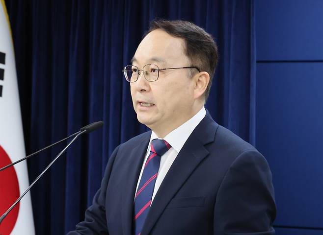 구병삼 통일부 대변인이 18일 서울 종로구 정부서울청사에서 정례브리핑을 하고 있다. [사진 = 연합뉴스]