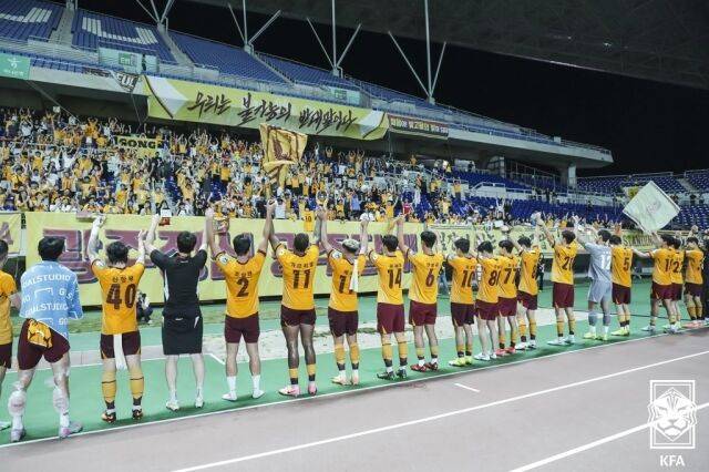 8강전에서 울산HD를 꺾고 기뻐하는 광주FC./대한축구협회