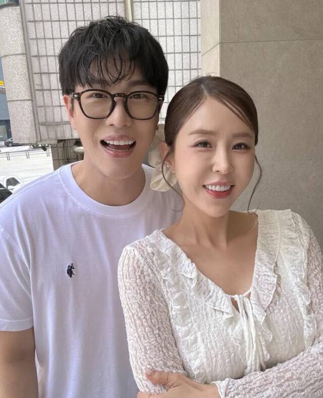 문원, 신지./소셜미디어