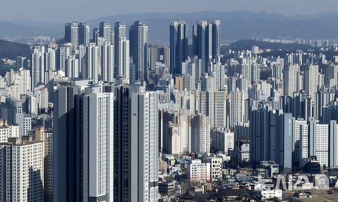 [대구=뉴시스] 이무열 기자 = 대구 중구에서 바라본 대구 도심 아파트. 2025.02.19. lmy@newsis.com