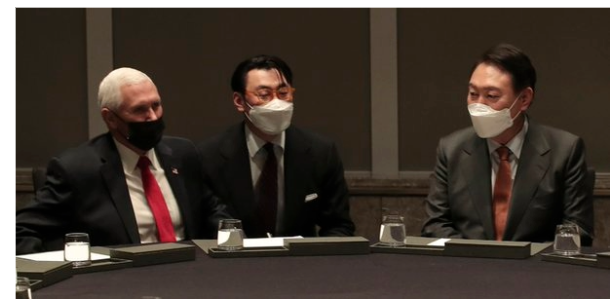 2022년 2월 13일 국민의힘 대선 후보였던 윤석열과 마이크 펜스 전 미국 부통령 면담 장면. (출처: 국민의힘)&nbsp;