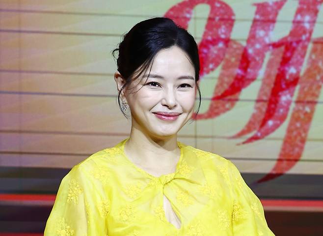 배우 이하늬가 18일 서울 마포구 호텔 나루 서울 엠갤러리에서 열린 넷플릭스 '애마'의 제작발표회에 참석하고 있다. 한윤종 기자