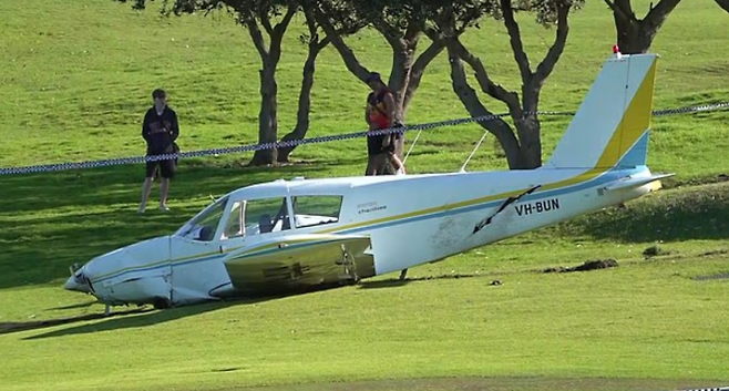 현지시간으로 17일 오후 2시쯤 호주 시드니의 한 골프장으로 비행기가 추락하는 사고가 발생했다. 현지 뉴스 영상 캡처