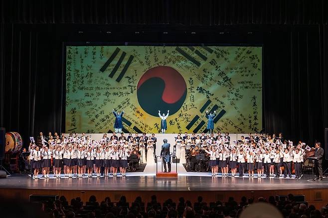 지난 8월15일 천안예술의전당 대공연장에서 열린 광복 80주년 기념공연 '동방의 빛'&nbsp; 모습 ⓒ천안시 제공