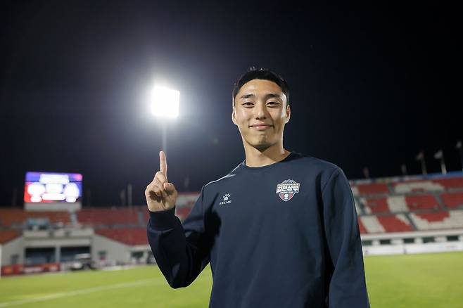 Lee Dong-joon contributed to the 6-2 win by scoring the team's fifth goal in Seoul and home games. On the 9th, during Gangwon and his expedition, his wife gave birth to his son and became a father. Photo courtesy ｜ Korea Professional Football Federation