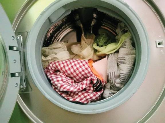 여름철에는&nbsp;빨래에서 쿰쿰한 냄새가 나곤 한다. GETTYIMAGES