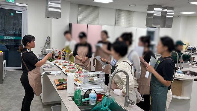 요리 강사로 나선 소라핌알리사씨 [정선군 가족센터 제공. 재판매 및 DB 금지]