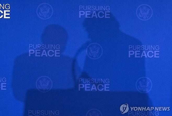 푸틴, 트럼프의 그림자 [AFP=연합뉴스 자료사진. 재판매 및 DB 금지]