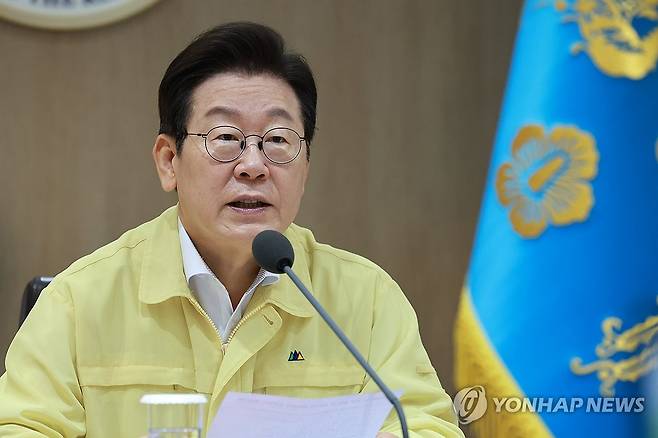 이재명 대통령 을지 국무회의 주재 (서울=연합뉴스) 홍해인 기자 = 이재명 대통령이 18일 서울 용산 대통령실 청사에서 열린 을지 국무회의를 주재하고 있다. 2025.8.18 hihong@yna.co.kr