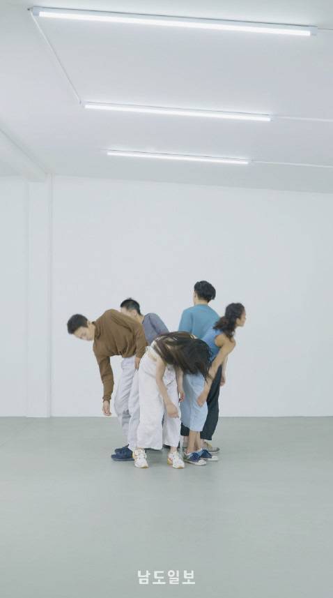 아이작 총 와이 作 'Failling Reversely'(Isaac Chong Wai, 2021-2024)