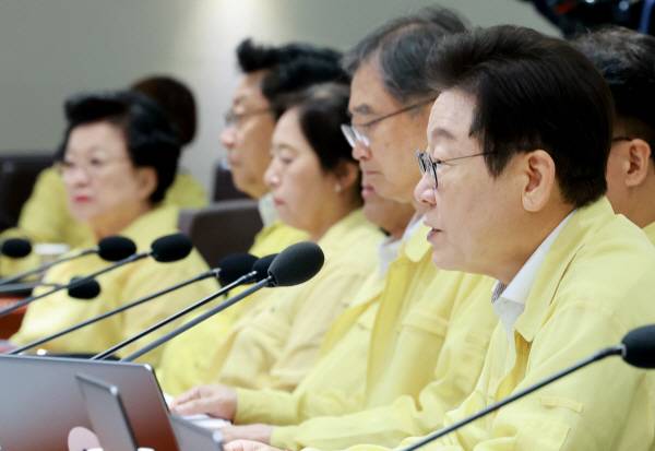 이재명 대통령이 18일 서울 용산 대통령실 청사에서 열린 을지 국무회의에서 발언하고 있다. 연합