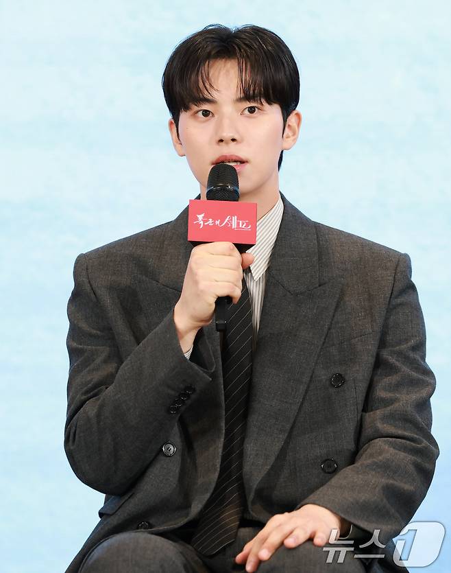 배우 이채민이 19일 오후 서울 구로구 더세인트에서 열린 tvN 새 토일드라마 '폭군의 셰프' 제작발표회에 참석해 인사말을 하고 있다. '폭군의 셰프'는 최고의 순간 과거로 타임슬립한 셰프(임윤아 분)가 최악의 폭군이자 절대 미각의 소유자인 왕(이채민 분)을 만나며 벌어지는 서바이벌 판타지 로맨틱 코미디이다. 2025.8.19/뉴스1 ⓒ News1 권현진 기자