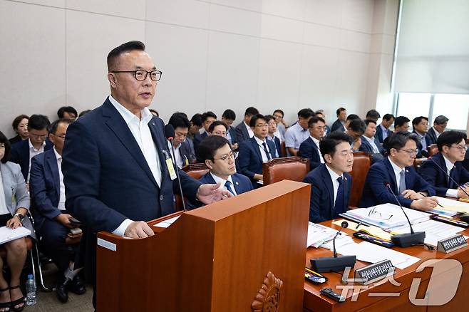 황주호 한국수력원자력 사장이 19일 서울 여의도 국회에서 열린 제428회 국회(임시회) 산업통상자원중소벤처기업위원회 제2차 전체회의에 출석해 의원 질의에 답하고 있다. 2025.8.19/뉴스1 ⓒ News1 유승관 기자