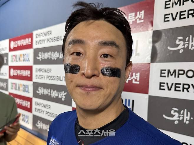 손아섭이 인터뷰에 임하고 있다. 잠실 | 박연준 기자 duswns0628@sportsseoul.com