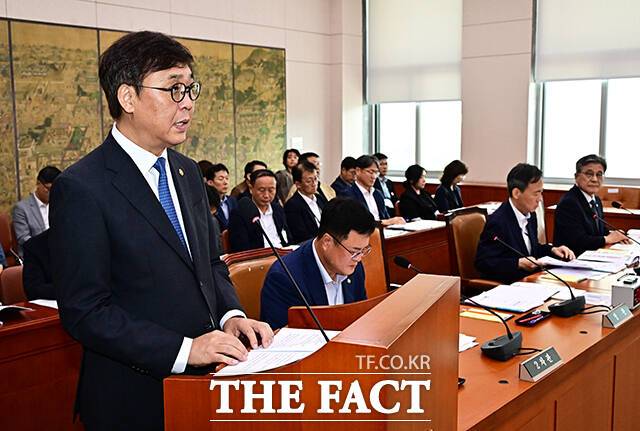 2024 회계연도 결산에 대한 제안설명 하는 최휘영 문화체육관광부 장관.