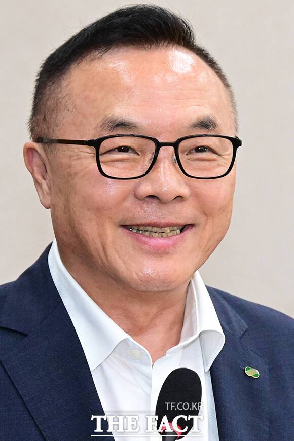 황주호 한국수력원자력 사장이 의원들의 질의에 답변하는 모습.