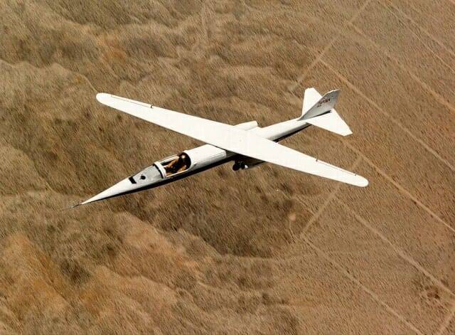 NASA의 사선날개 항공기 ‘AD-1’의 모습 (사진=NASA/위키피디아)