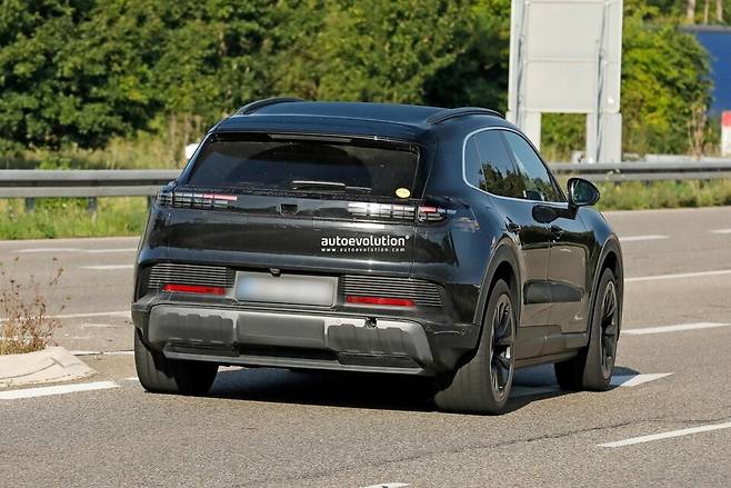 사진 : 포르쉐 카이엔 EV 테스트카 (출처=Autoevolution)