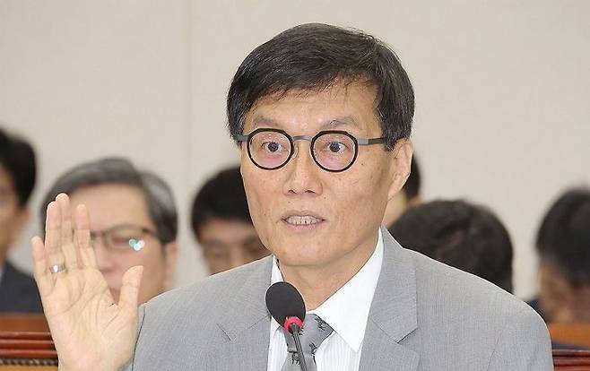 이창용 한국은행 총재가 19일 국회에서 열린 기획재정위원회 전체회의에서 원화 스테이블코인 정책 관련 추가 보고를 하고 있다.ⓒ연합뉴스