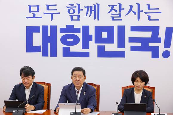 김병기 더불어민주당 원내대표가 19일 오전 국회에서 열린 원내대책회의에서 발언하고 있다. [사진=연합뉴스]