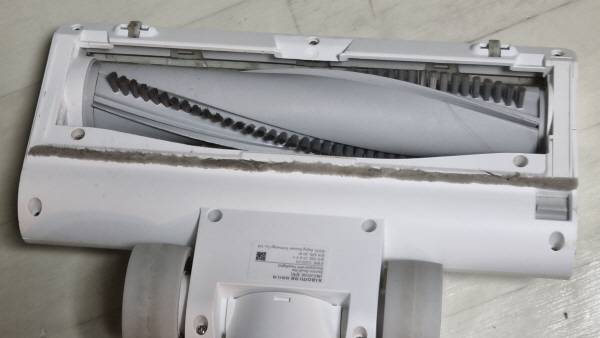 샤오미 스틱형 진공청소기 G20 메인 브러시 밑면. 정옥재 기자
