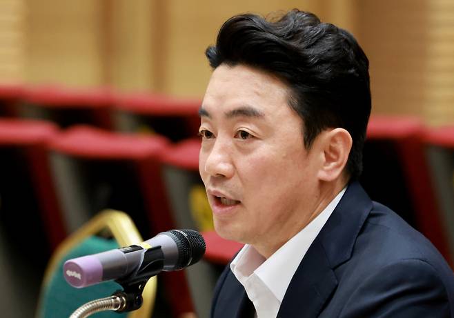 강훈식 대통령비서실장이 19일 서울 용산 대통령실 청사에서 기자간담회를 하고 있다. 연합뉴스