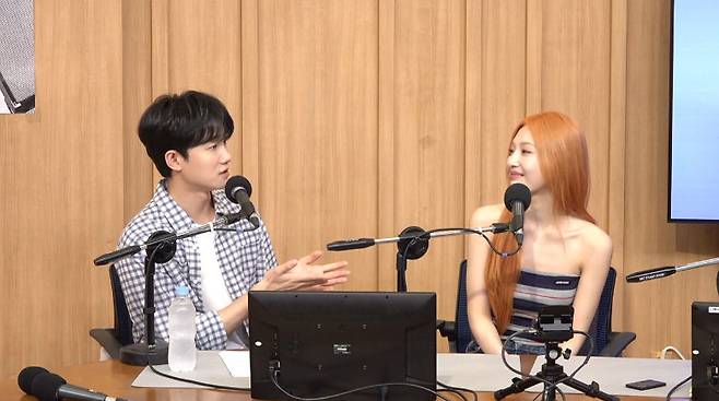 왼쪽부터 소수빈, 조이 (사진=SBS 파워FM ‘두시탈출 컬투쇼’ 캡처)