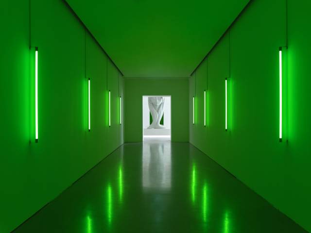 옥승철의 개인전 ‘프로토타입’은 디지털 시대의 ‘원본성’에 대해 고민하는 작가의 주제 의식을 선명하게 하기 위해 전시장을 가상 공간처럼 연출했다. 사진 제공=롯데뮤지엄