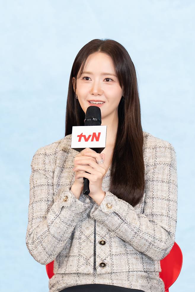 배우 임윤아가 19일 오후 서울 신도림 디큐브시티 더 세인트 웨딩홀에서 열린 tvN 새 주말극 ‘폭군의 셰프’ 제작발표회에 참석해 발언하고 있다. 사진 tvN