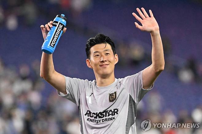 인사하는 손흥민 [로이터=연합뉴스]