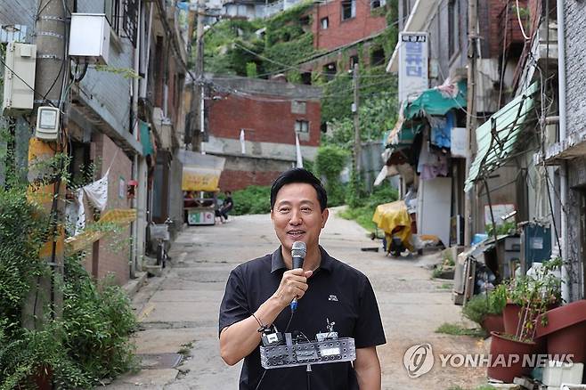 모아타운 현장점검 나선 오세훈 서울시장 (서울=연합뉴스) 임화영 기자 = 오세훈 서울시장이 19일 서울 서대문구 현저동 모아타운 현장 점검에 앞서 발언하고 있다. 2025.8.19 hwayoung7@yna.co.kr