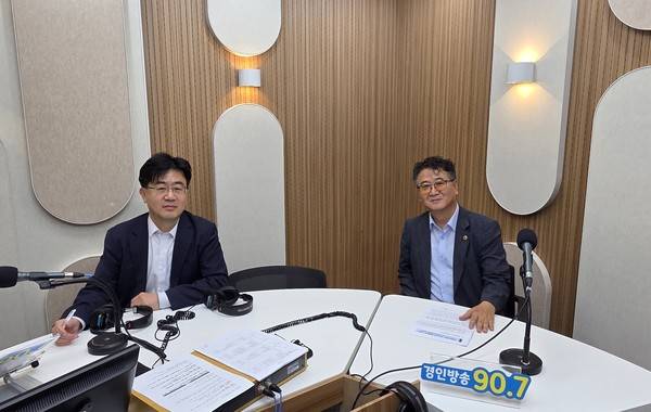 이도형 앵커와 이순학 인천시의원. 2025.8.20 [경인방송DB]