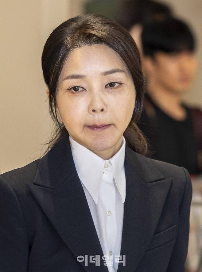 윤석열 전 대통령의 배우자 김건희 여사가 지난 6일 광화문에 위치한 ‘김건희 특검’ 사무실에 출석하고 있다. (사진=공동취재단)