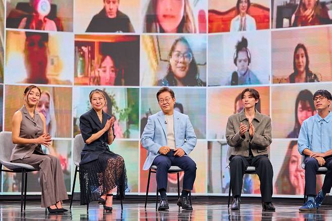 이재명 대통령이 20일 오후 5시 녹화방송 형태로 공개하는 아리랑 국제방송 ‘K팝 더 넥스트 챕터’ 프로그램에 출연하고 있다.(사진=대통령실)