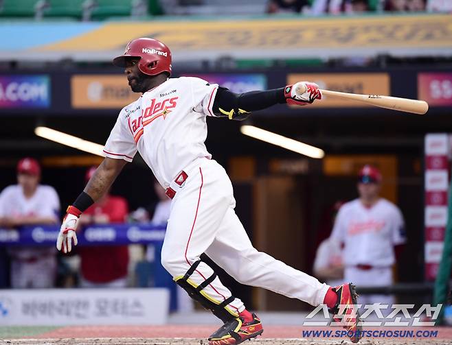 5일 인천 SSG랜더스필드에서 열린 SSG와 삼성의 경기. 타격하고 있는 SSG 에레디아. 인천=송정헌 기자songs@sportschosun.com/2025.08.05/