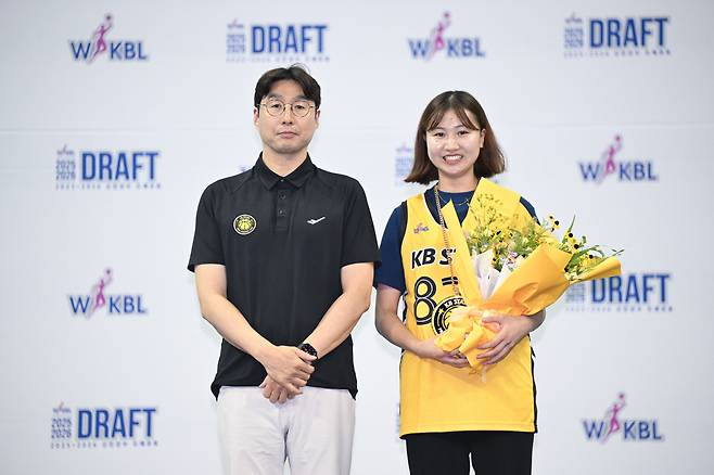 KB 김완수 감독과 고리미. 사진제공=WKBL