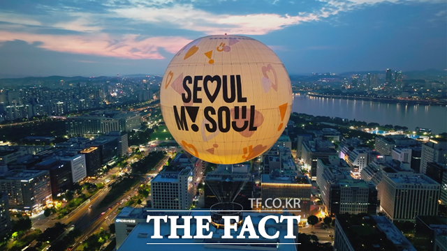 여의도 밤하늘에 떠오르는 관광 랜드마크 '서울달'이 정식 운영을 시작했다. 서울달 전경. /서울시