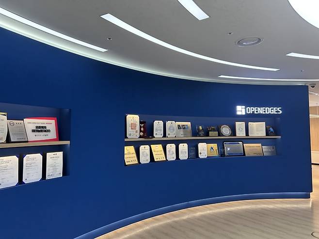 오픈엣지테크놀로지 본사 쇼룸