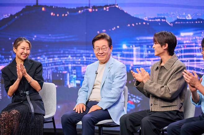 이재명 대통령이 20일 오후 5시 녹화방송 형태로 공개하는 아리랑 국제방송 '케이팝 더 넥스트 챕터(K-Pop:The Next Chapter)' 프로그램에 출연하고 있다. 대통령실 제공