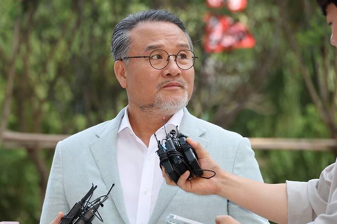이일준 삼부토건 회장이 2025년 7월10일 김건희 특검의 조사를 받기 위해 서울 종로구 특검 사무실로 출석하고 있다. 이 회장은 ‘우크라이나 재건 사업’ 발표 당시 웰바이오텍의 최대주주였다. 한겨레 정용일 선임기자 yongil@hani.co.kr
