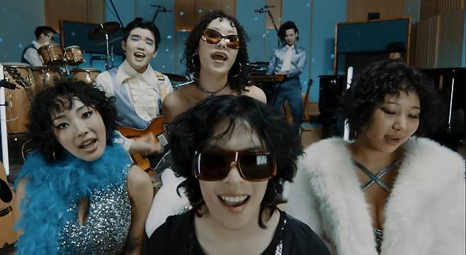 사진=‘멸종위기사랑’ MV 캡처.