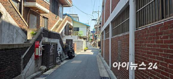 2025년 6월 23일 서울 성동구 성수동 성수1지구 내 골목. [사진=이수현 기자]