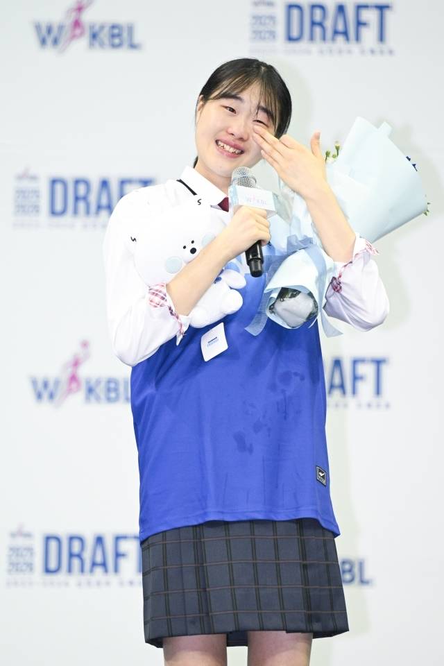 인천 신한은행은 20일 부천체육관에서 열린 2025-26 WKBL 신인 드래프트에서 전체 1순위로 수피아여고 이가현을 지명했다. 사진=WKBL 제공