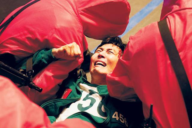 한국 감독·배우들이 만들었으나 넷플릭스가 IP를 갖고 있는 ‘오징어 게임’.