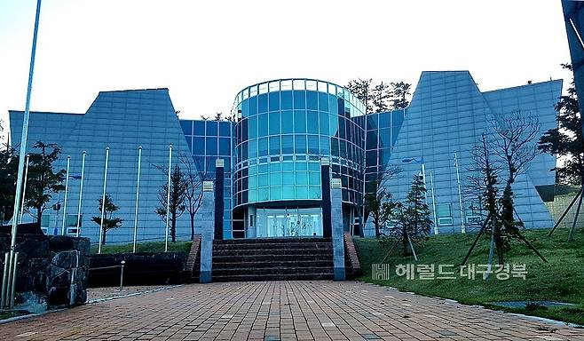 울릉군 북면 천부4리  독도를 조망할수 있는 위치에 있는 안용복 기념관[헤럴드 DB}