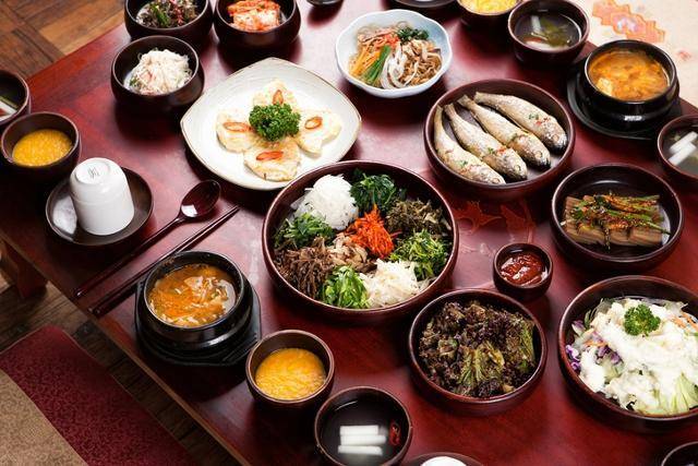 설탕, 나트륨, 고온 조리식, 가공육 등은 만성 염증을 유발하고 각종 질환의 위험을 높일 수 있다. 게티이미지